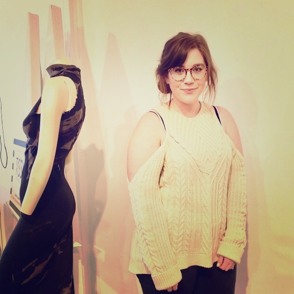 Meet your Posher, Brooke - Picture 1 of 1